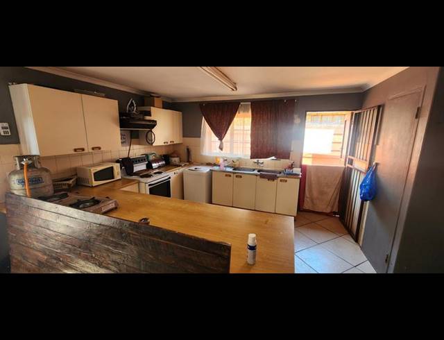 2 BEDROOM HOUSE FOR SALE IN THERESAPARK